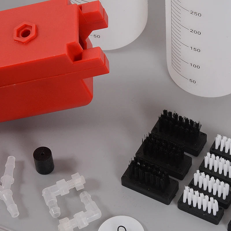 Motor Ketting Reinigings- en Smeerset – Brush & Lube Kit met 2 Flessen